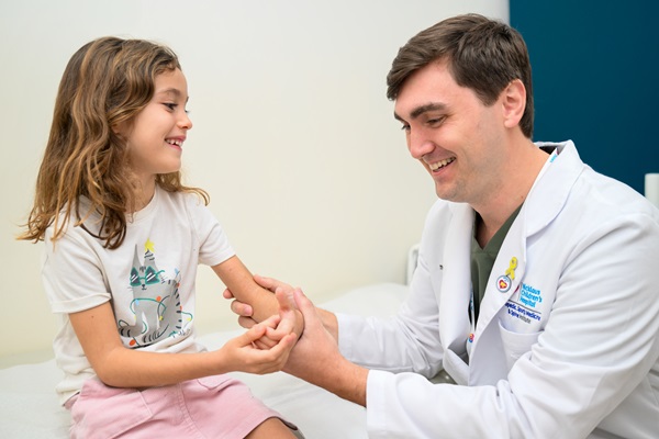 Dr. Thomas Utset-Ward, Pediatric Orthopedic Oncology Specialist, Joins Nicklaus Children’s