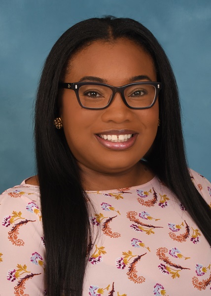 Holy Cross Health Names Surgery Schedule Coordinator Valinique Wright as August 2025 Colleague of the Month