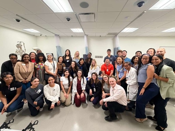 BROWARD HEALTH GME’S DESK TO DOCS MENTORSHIP  PROGRAM PAIRS DOCTORS AND HIGH SCHOOL STUDENTS
